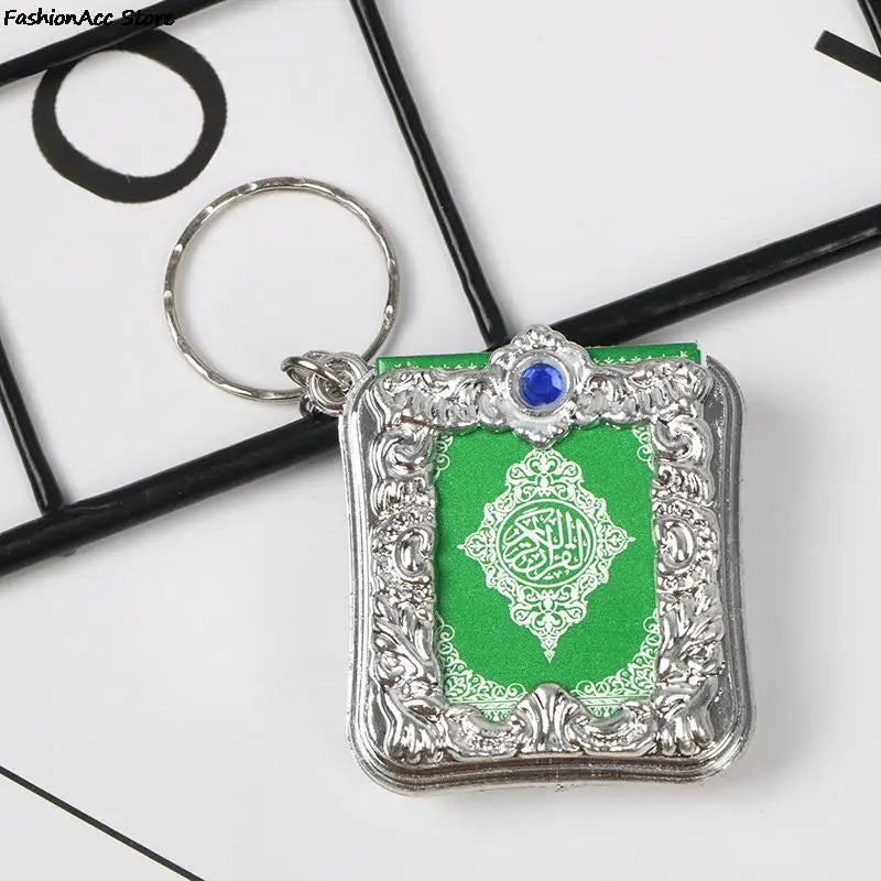 1Pc Mini Holy Bible Keychain English Religious Miniature Paper Spiritual Christian Jesus Cover Keyring Gift